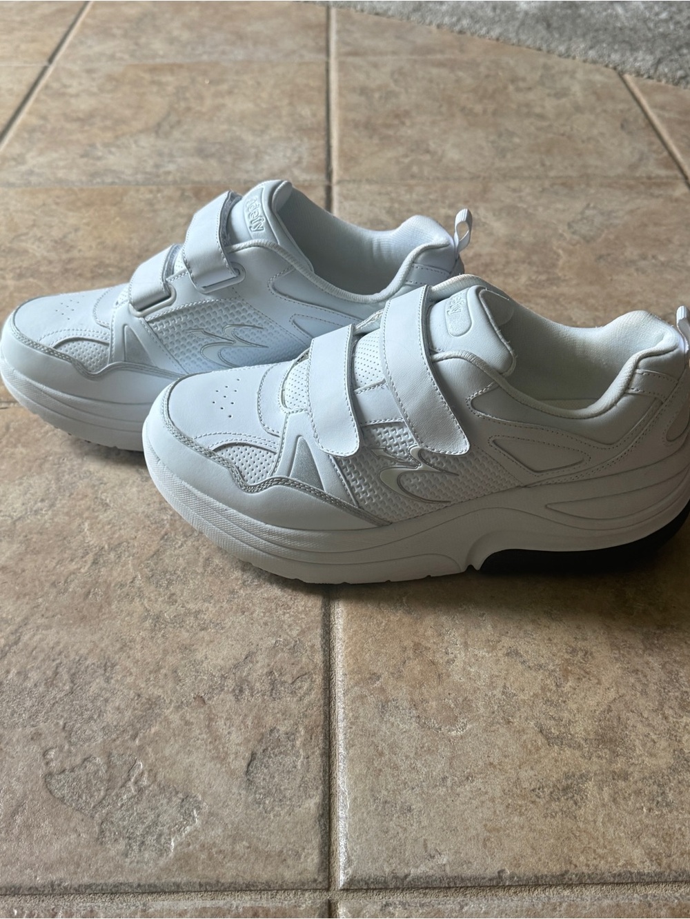 Gravity defyer / gdefy Men’s White cloud strap Athletic Sneakers